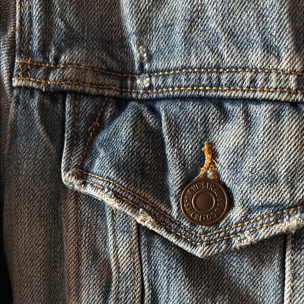 Levi's Classic Denim Slightly Distressed Women's Jacket - Picture 10 of 11